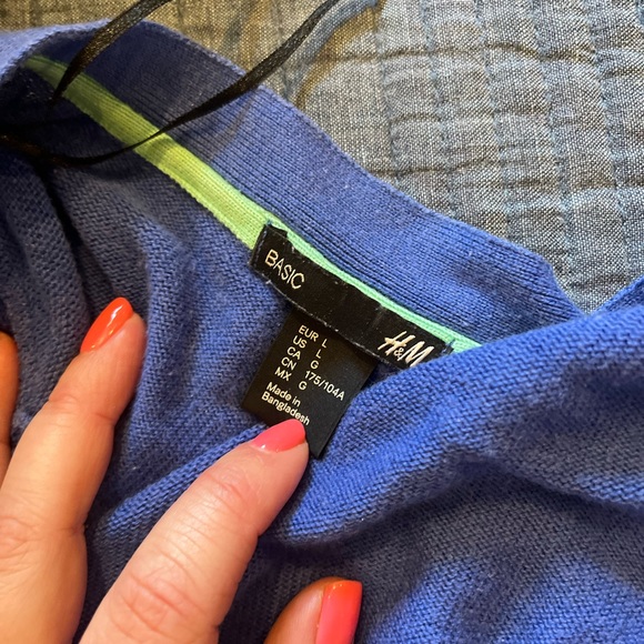 H&M Cardigan - Picture 2 of 2
